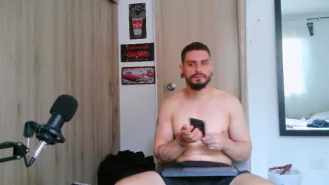 Snapshot of aaron_kwok28 chatting on 02-19-26, 10:28 Aaron kwok online show from 02-19-26, 10:28