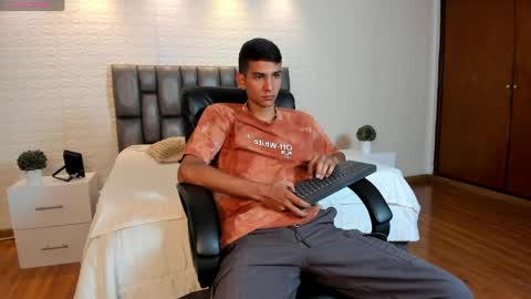 Aaron online show from 04-13-26, 09:09