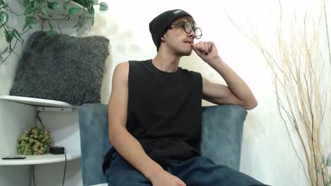 Snapshot of aaronbeer_ chatting on 02-12-26, 11:49 Aaron online show from 02-12-26, 11:49