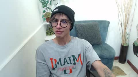 Snapshot of aaronbeer_ chatting on 02-23-26, 11:29 Aaron online show from 02-23-26, 11:29