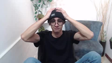 Snapshot of aaronbeer_ chatting on 02-28-26, 11:44 Aaron online show from 02-28-26, 11:44