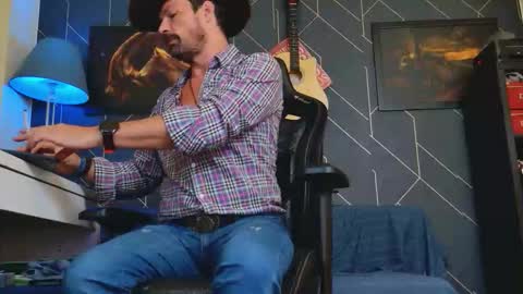 Aaron online show from 09-30-25, 02:22