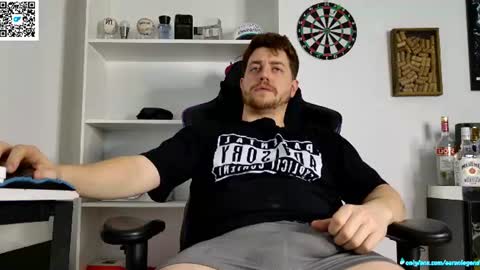 Snapshot of aaronlegend chatting on 06-12-26, 04:22 Aaron online show from 06-12-26, 04:22