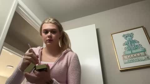 Snapshot of ababyy2901 chatting on 09-19-25, 09:37 ababyy2901 online show from 09-19-25, 09:37