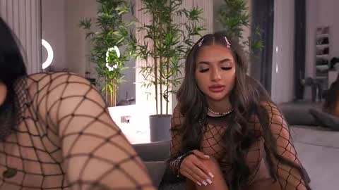 Snapshot of abbela_white chatting on 02-10-25, 01:11 Alexa online show from 02-10-25, 01:11