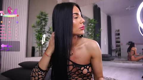 Snapshot of abbela_white chatting on 03-05-25, 09:38 Alexa online show from 03-05-25, 09:38