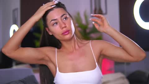 Snapshot of abbela_white chatting on 04-25-26, 07:00 Alexa online show from 04-25-26, 07:00