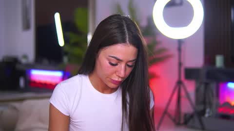 Snapshot of abbela_white chatting on 05-06-26, 06:19 Alexa online show from 05-06-26, 06:19