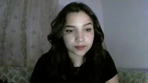 Snapshot of abbie_23 chatting on 12-17-25, 05:57 Abbie cute online show from 12-17-25, 05:57