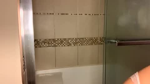 Snapshot of abbienextdoor chatting on 01-27-25, 03:15 Abbie online show from 01-27-25, 03:15