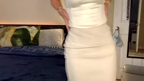 Snapshot of abbienextdoor chatting on 01-28-25, 08:58 Abbie online show from 01-28-25, 08:58