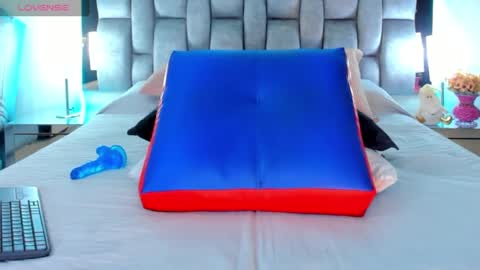 abby_blue01 online show from 12-04-24, 02:09