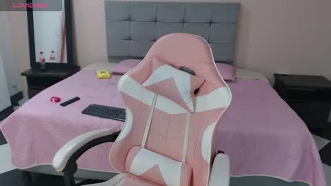 Snapshot of abby_hiiltoon chatting on 01-14-26, 04:29 Abby online show from 01-14-26, 04:29