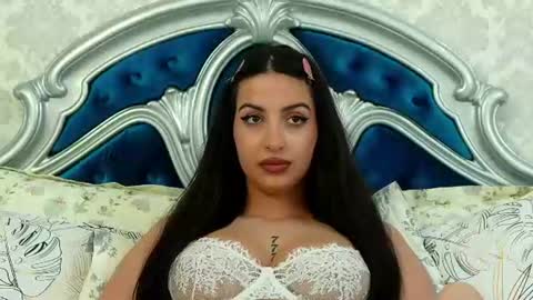 Snapshot of abby_moonx chatting on 06-23-26, 05:44 Abby online show from 06-23-26, 05:44