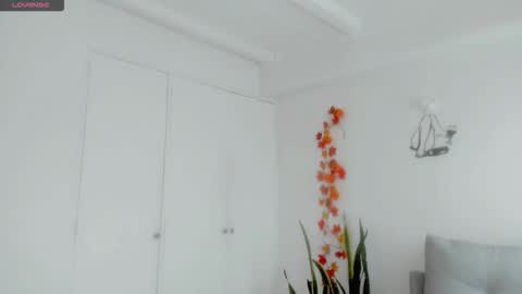 Laura  online show from 11-19-25, 02:50