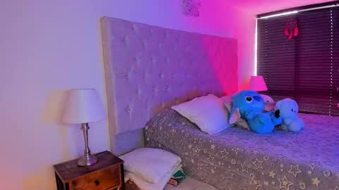 Snapshot of abbyandchris1 chatting on 10-07-25, 01:52 START TRANSMISSION ---- AM COLOMBIA TIME online show from 10-07-25, 01:52