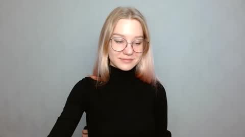 Abby Lovense is active online show from 01-07-25, 09:07