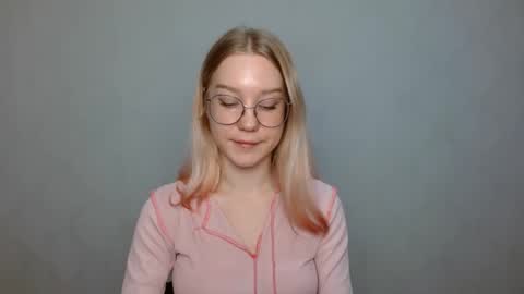 Abby Lovense is active online show from 01-19-25, 12:17