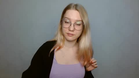 Abby Lovense is active online show from 01-26-25, 12:01