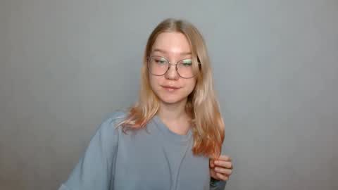 Abby Lovense is active online show from 01-31-25, 12:07