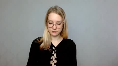 Abby Lovense is active online show from 02-18-25, 08:38