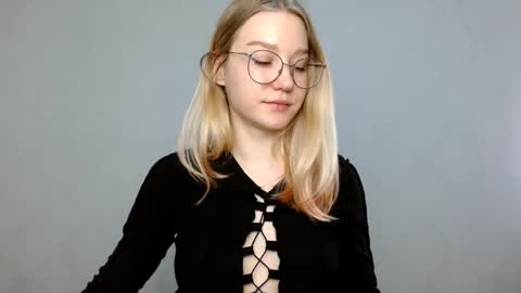 Abby Lovense is active online show from 02-18-25, 11:44