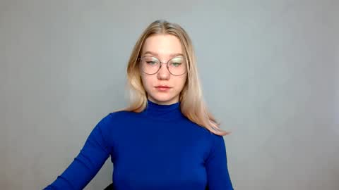 Abby Lovense is active online show from 02-19-25, 07:17