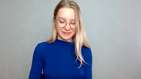 Abby Lovense is active online show from 02-19-25, 10:34