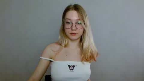 Abby Lovense is active online show from 03-08-25, 09:17