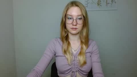 Abby Lovense is active online show from 10-09-25, 08:45