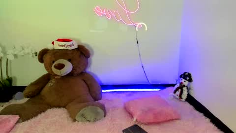 Snapshot of abellaconnor chatting on 12-27-24, 09:32 Abella and Kendra online show from 12-27-24, 09:32