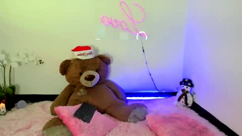 Snapshot of abellaconnor chatting on 12-29-24, 08:04 Abella and Kendra online show from 12-29-24, 08:04