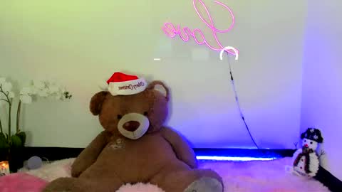 Snapshot of abellaconnor chatting on 12-31-24, 09:06 Abella and Kendra online show from 12-31-24, 09:06