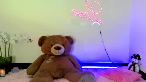 Snapshot of abellaconnor chatting on 01-02-25, 10:11 Abella and Kendra online show from 01-02-25, 10:11