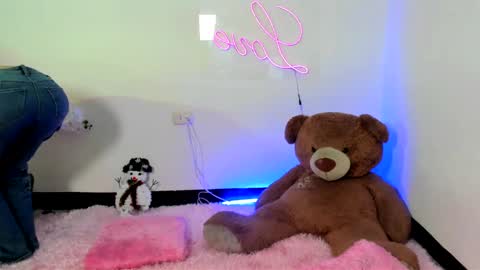 Snapshot of abellaconnor chatting on 01-05-25, 10:08 Abella and Kendra online show from 01-05-25, 10:08