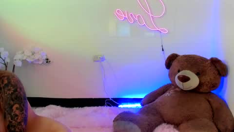 Snapshot of abellaconnor chatting on 01-06-25, 01:09 Abella and Kendra online show from 01-06-25, 01:09