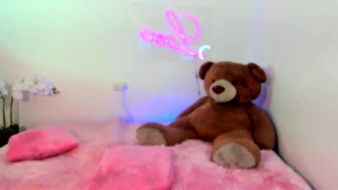 Snapshot of abellaconnor chatting on 01-09-25, 07:18 Abella and Kendra online show from 01-09-25, 07:18