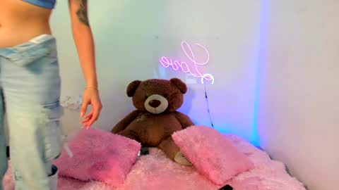 Snapshot of abellaconnor chatting on 01-14-25, 07:53 Abella and Kendra online show from 01-14-25, 07:53