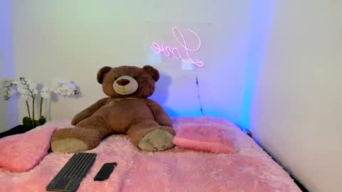 Snapshot of abellaconnor chatting on 01-17-25, 09:39 Abella and Kendra online show from 01-17-25, 09:39