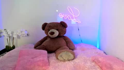 Snapshot of abellaconnor chatting on 01-25-25, 10:28 Abella and Kendra online show from 01-25-25, 10:28