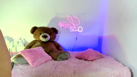 Snapshot of abellaconnor chatting on 02-07-25, 09:48 Abella and Kendra online show from 02-07-25, 09:48