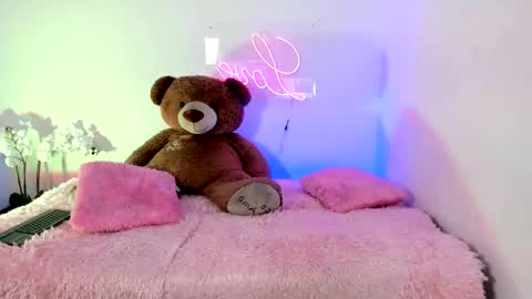 Snapshot of abellaconnor chatting on 02-11-25, 08:42 Abella and Kendra online show from 02-11-25, 08:42