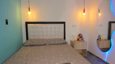 Snapshot of abellaconnor chatting on 10-14-25, 11:49 Abella and Kendra online show from 10-14-25, 11:49