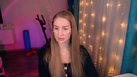 Snapshot of abigail_flex chatting on 02-05-25, 08:04 Anna online show from 02-05-25, 08:04