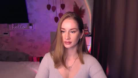 Snapshot of abigail_flex chatting on 11-14-25, 07:23 Anna online show from 11-14-25, 07:23