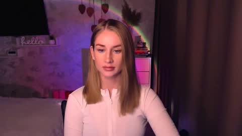 Snapshot of abigail_flex chatting on 11-22-25, 07:24 Anna online show from 11-22-25, 07:24