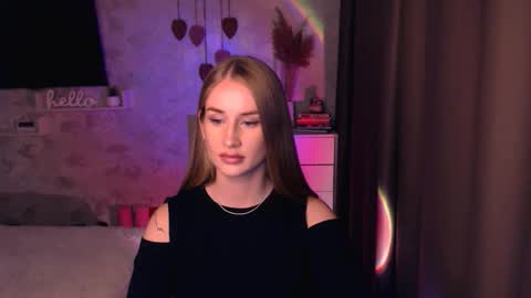 Snapshot of abigail_flex chatting on 11-23-25, 08:30 Anna online show from 11-23-25, 08:30