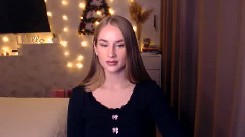 Snapshot of abigail_flex chatting on 12-15-25, 06:23 Anna online show from 12-15-25, 06:23