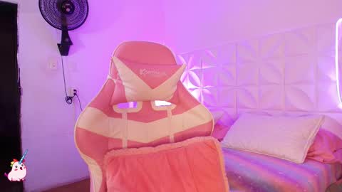 Snapshot of abril1_gh chatting on 09-25-25, 10:19 Abril online show from 09-25-25, 10:19