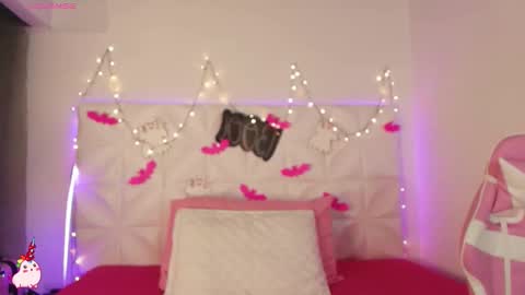 Snapshot of abril1_gh chatting on 10-16-25, 09:43 Abril online show from 10-16-25, 09:43